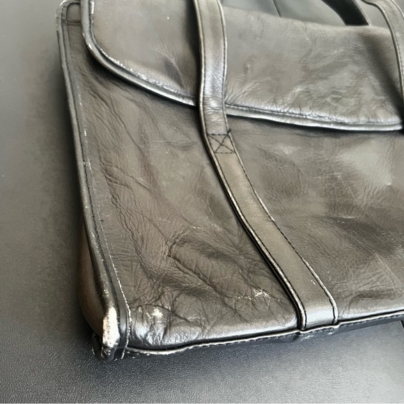 Genuine Leather tote bag in black with two straps and flap - Picture 9 of 9